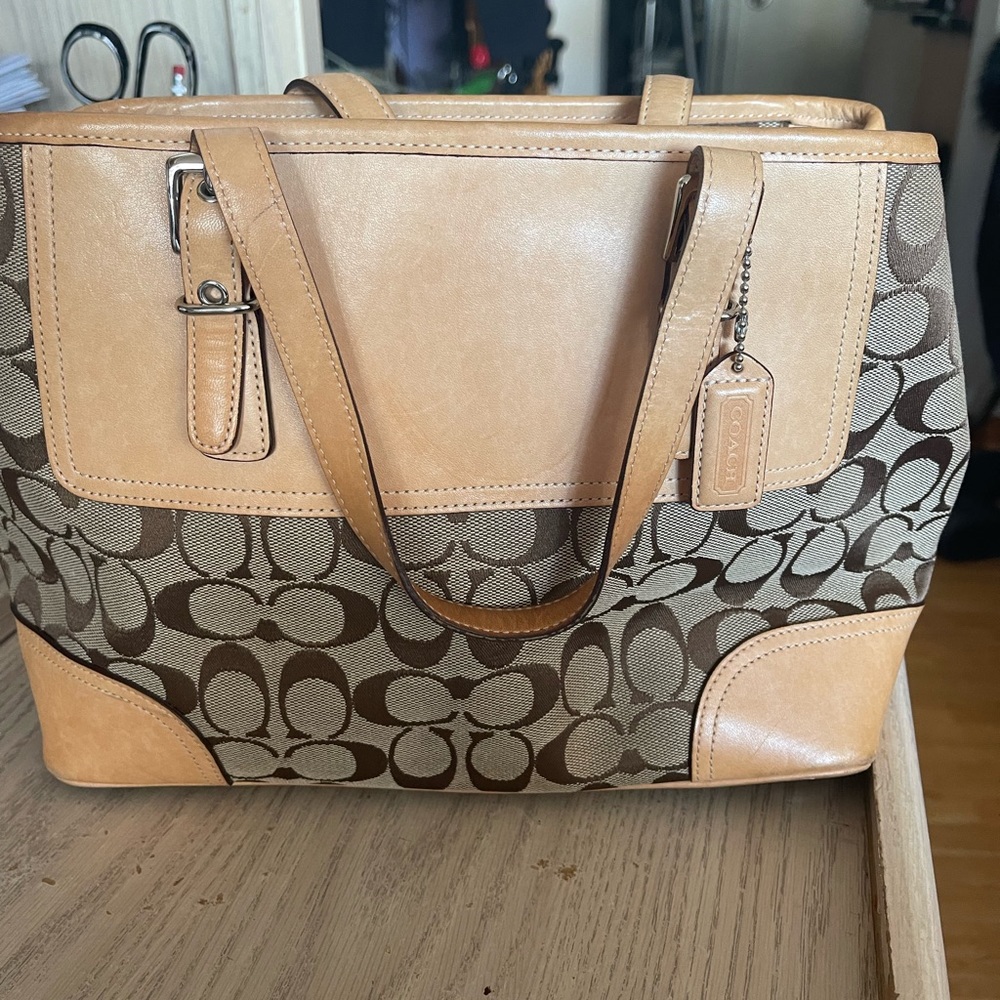 2002 Vintage Coach K3J-6892 Hampton Signature Monogram and Leather Purse